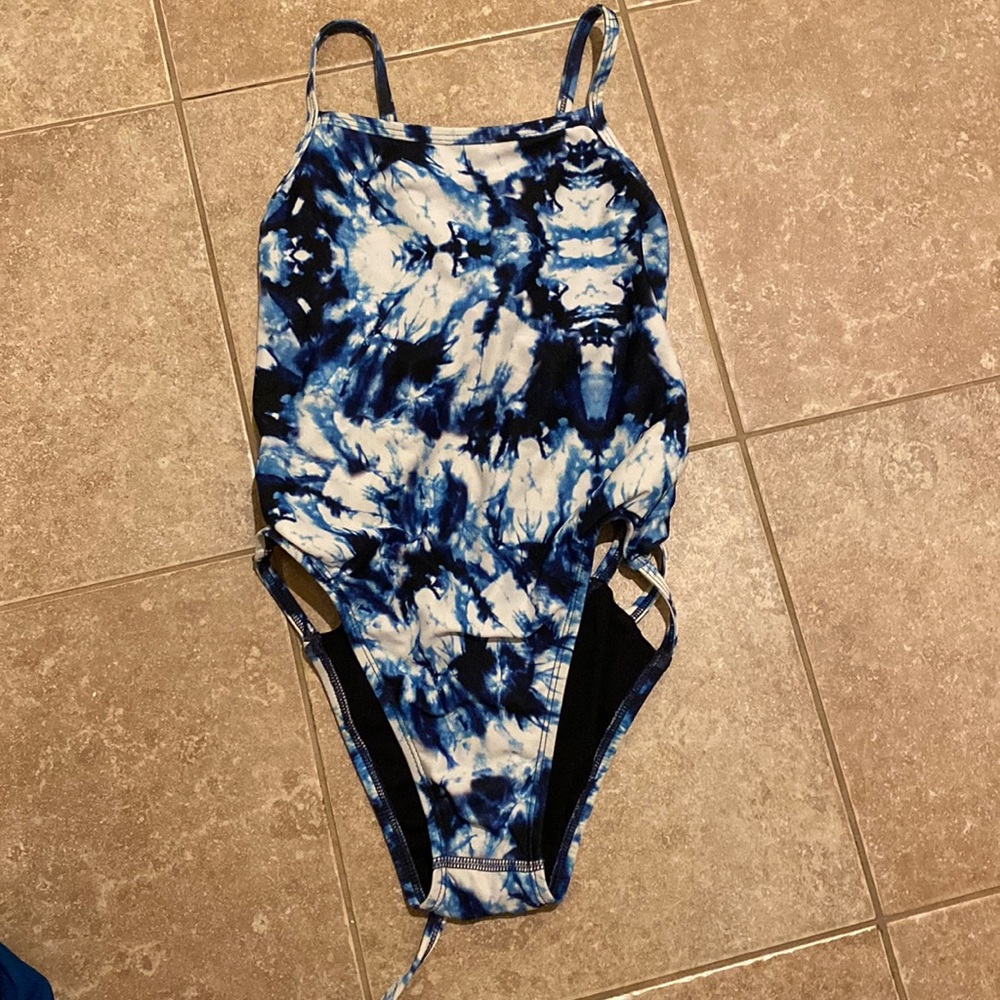 Jolyn one piece size 26 tie back